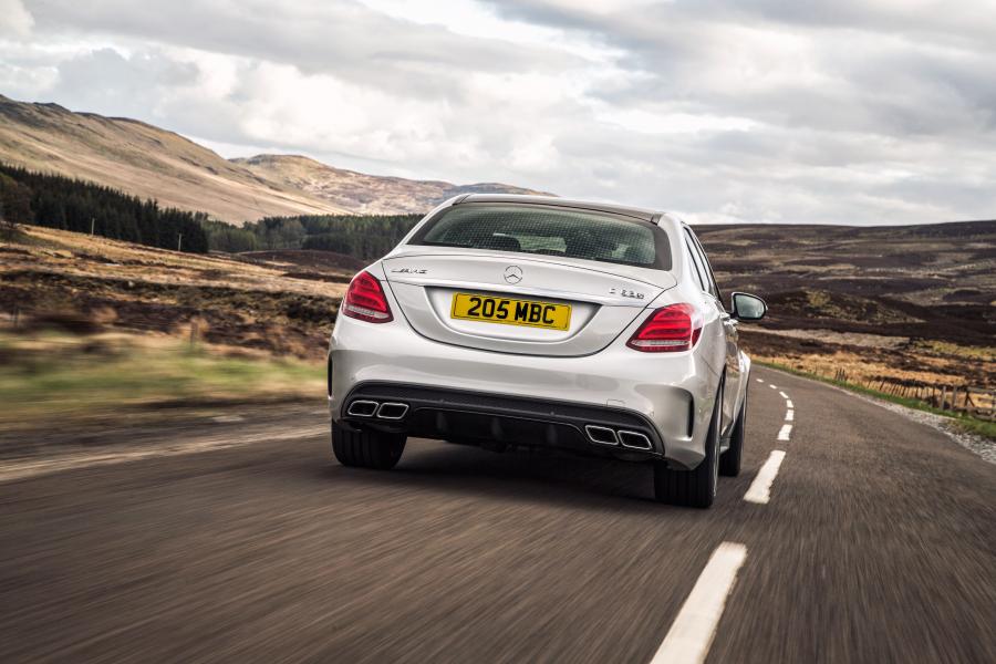  Mercedes-AMG C63 S 2015 года  (UK) (фото 18 из 30)